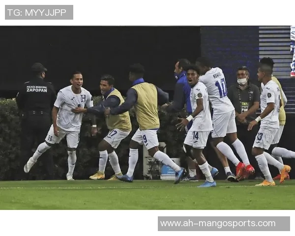 美金杯精彩对决洪都拉斯迎战萨尔瓦多全力争胜 美金杯精彩对决洪都拉斯迎战萨尔瓦多全力争胜