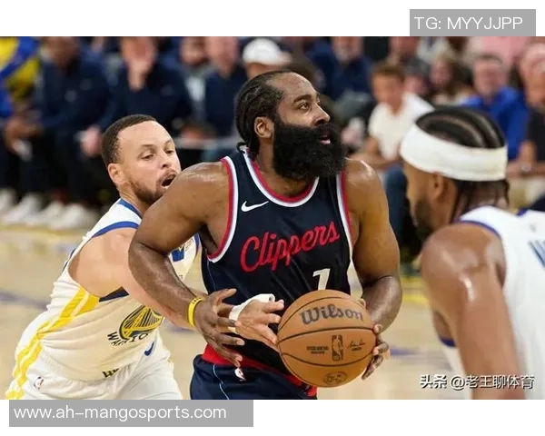 不忍目睹!哈登29+9独扛一队小卡全无减压才能 快船近13战11负 不忍目睹!哈登29+9独扛一队小卡全无减压才能 快船近13战11负