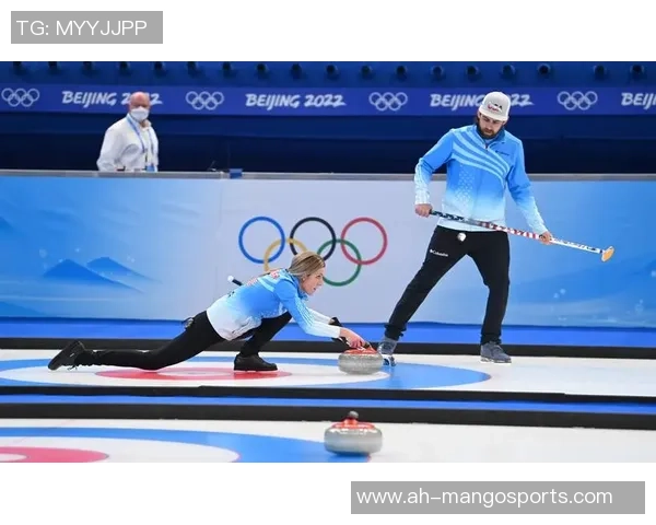 米兰冬奥会冰壶混双资格赛中日本组合小穴桃里与青木豪体现抢眼 米兰冬奥会冰壶混双资格赛中日本组合小穴桃里与青木豪体现抢眼